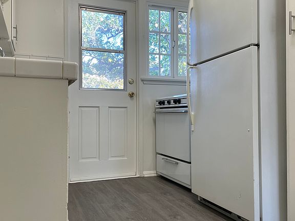 3rd image of 1528 N Hollywood Way #A