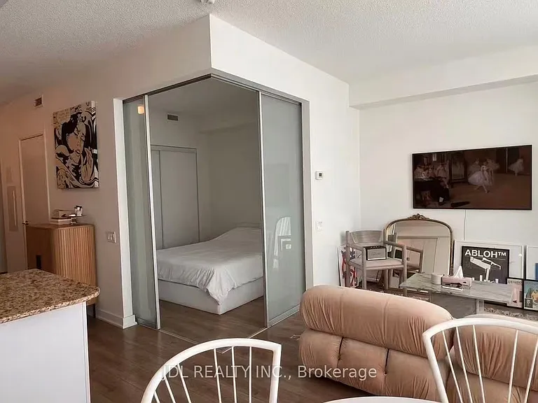 775 King St W #615 — Photo 9