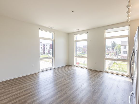 2nd image of 200 Edmund Pl #4185955