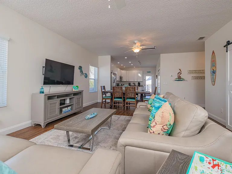 6832 Middleton Ave — Photo 11