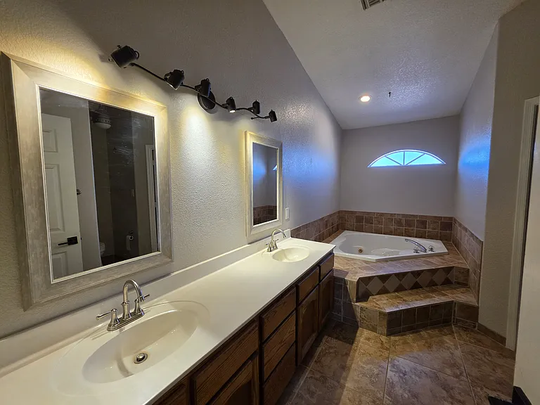 10619 E 35th Pl — Photo 14