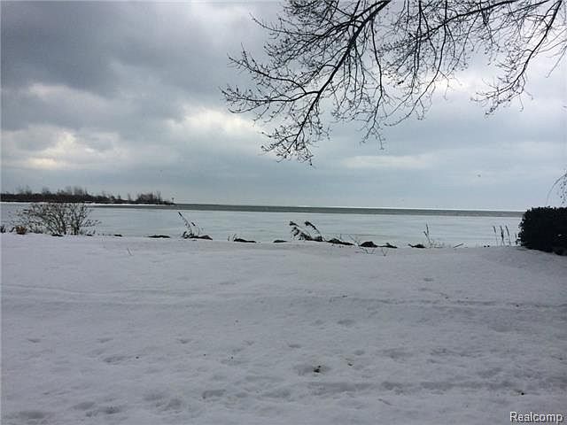 2nd image of 13872 Lake Dr