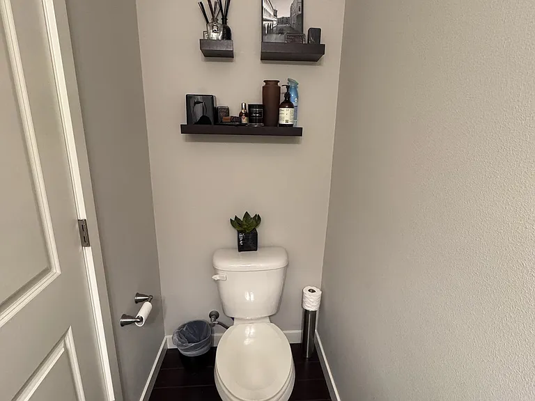 1411 NE Park Dr — Photo 2