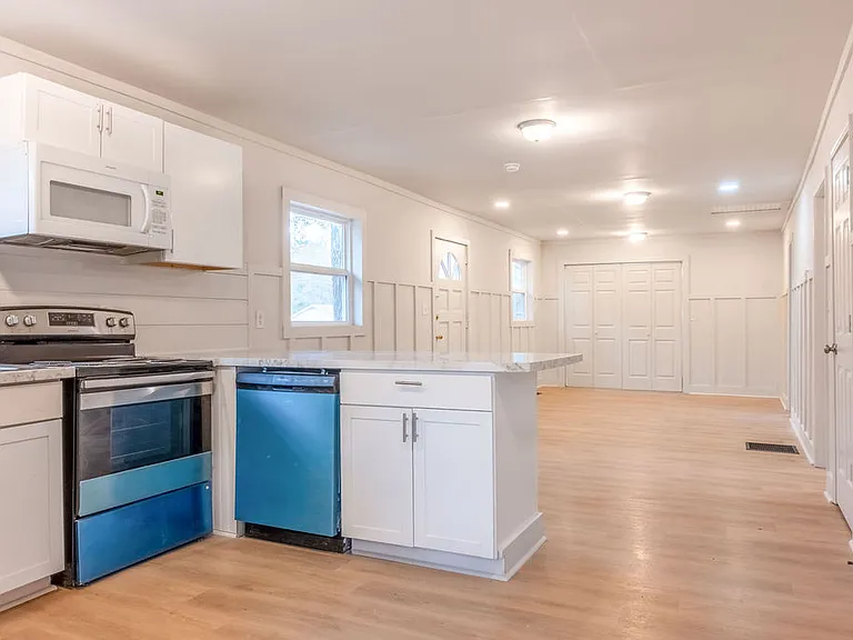 80 Menefee St — Photo 15