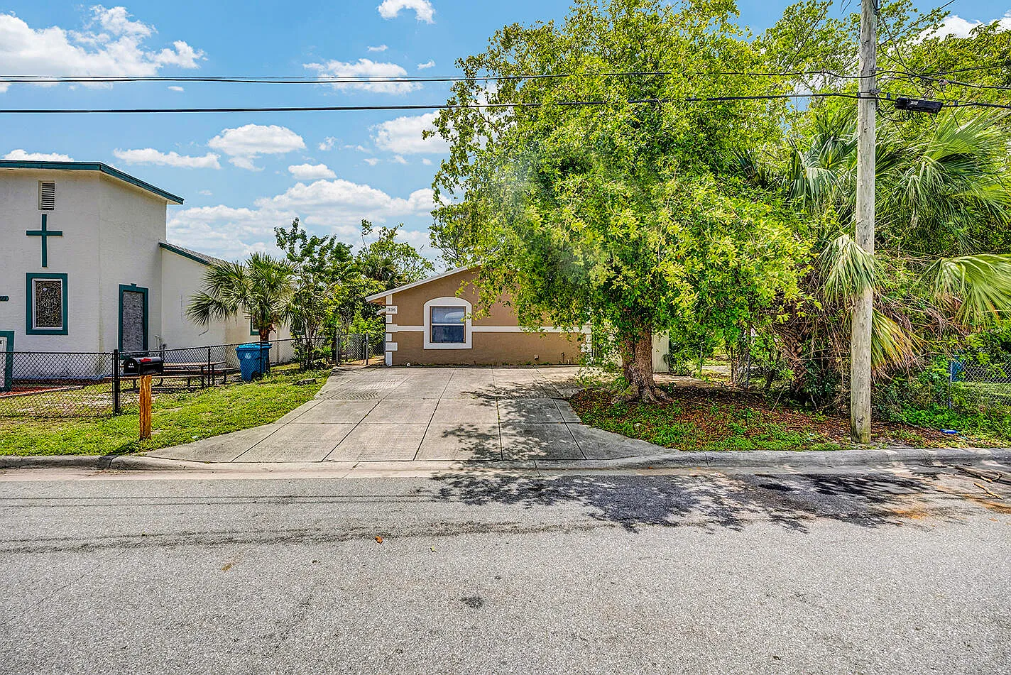 3 bed, 2.0 bath, 1040 sqft, $2,500 — Photo 4