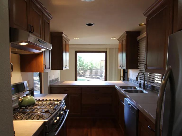 1775 SW Knoll Ave — Photo 3