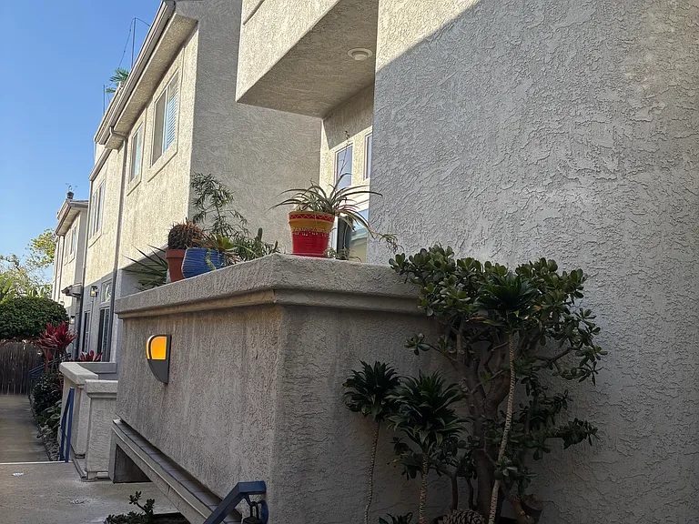 1321 Pacific Beach Dr #C — Photo 2