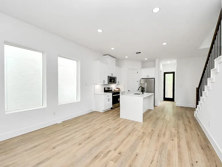 8313 Venus St — Photo 8