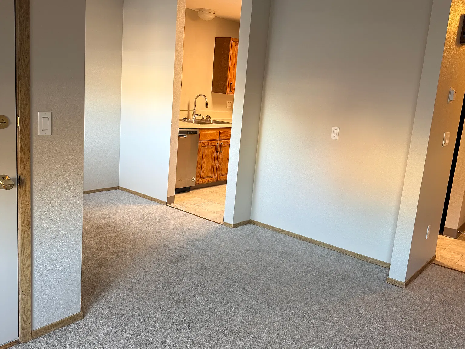 2 bed, $1,900 — Photo 4