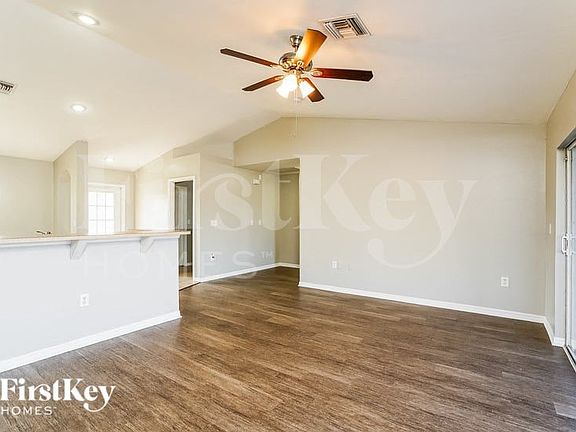 3rd image of 1724 NE 1st Ave