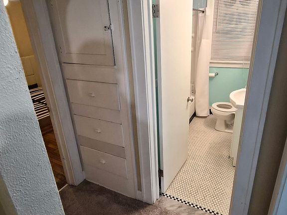 3rd image of 2309 Burnside Ave