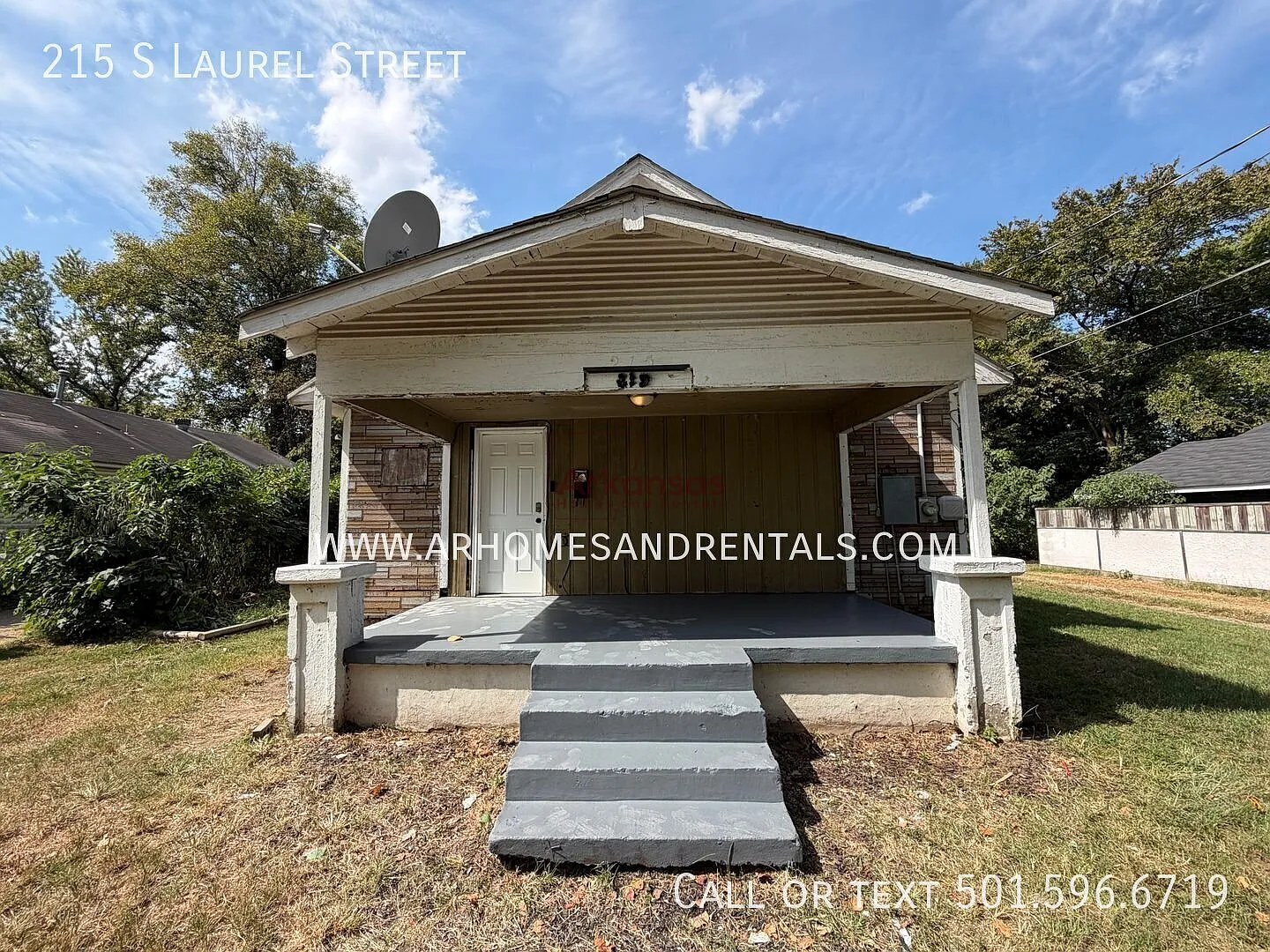 1/2 Off First Month's Rent ~ 215 S. Laurel Street 4 Bedrooms | 2 Bathrooms — Photo 1