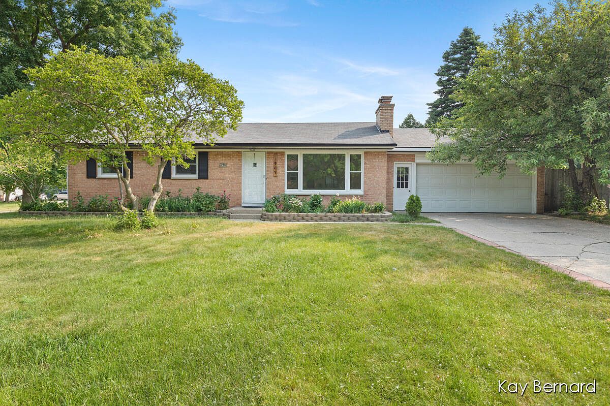 1909 Sunny Creek St SE, Kentwood, MI 49508 Zillow