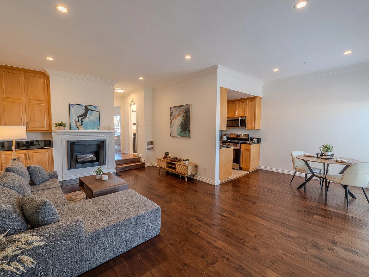 1 bed, 728 sqft, $3,300 — Photo 2