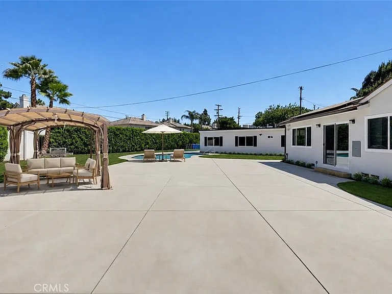 8740 Paso Robles Ave — Photo 21