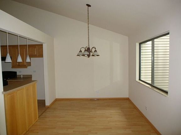 5th image of 29W365 Thornwood Ln