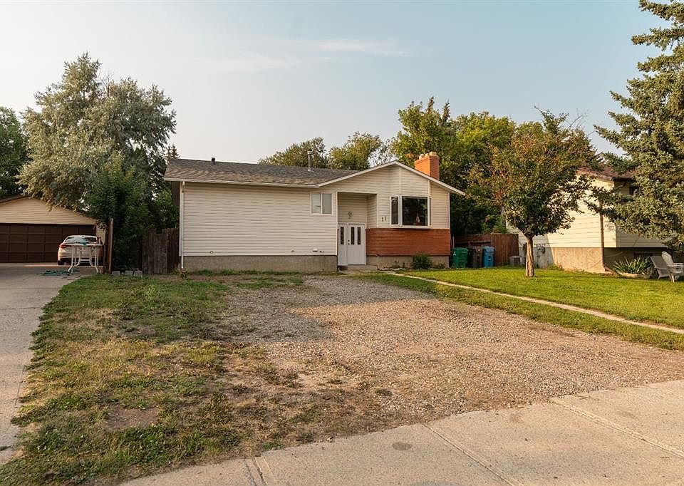 1st image of 11 Rutgers Cres SE