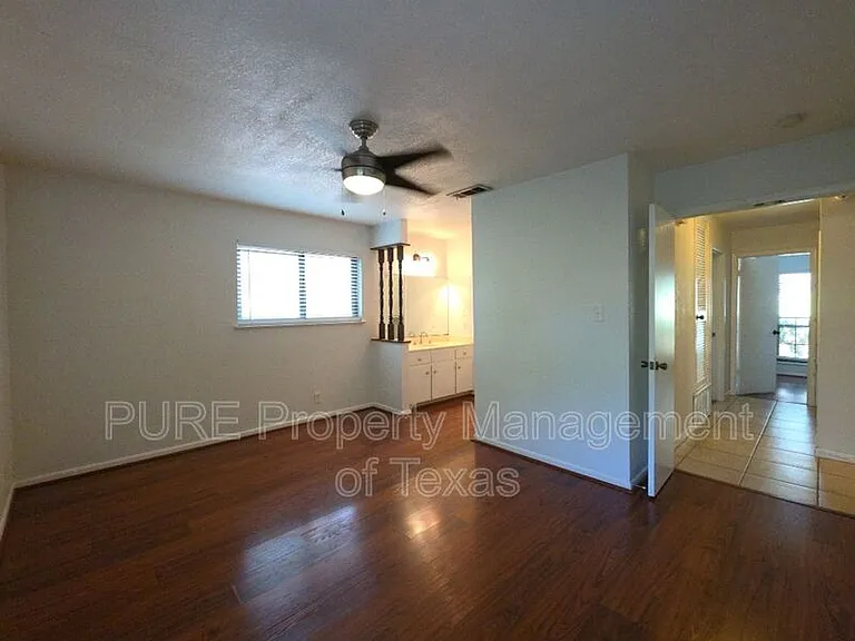 3000 Lakeside Dr — Photo 21
