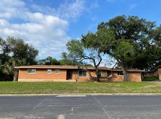 3822 Willowbrook Dr, San Antonio, TX 78228