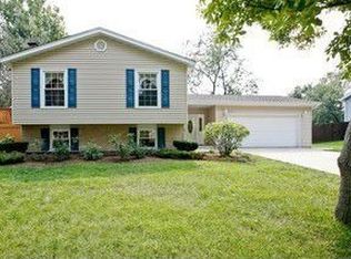 1013 Belair Dr, Darien, IL 60561