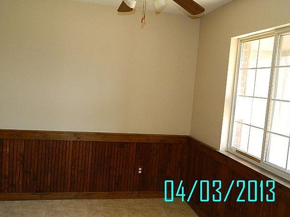 3rd image of 4915 Caprice Dr