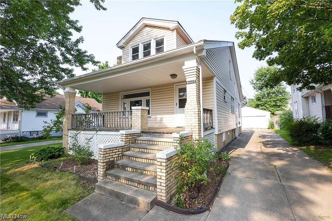 3734 W 138th St photo 1