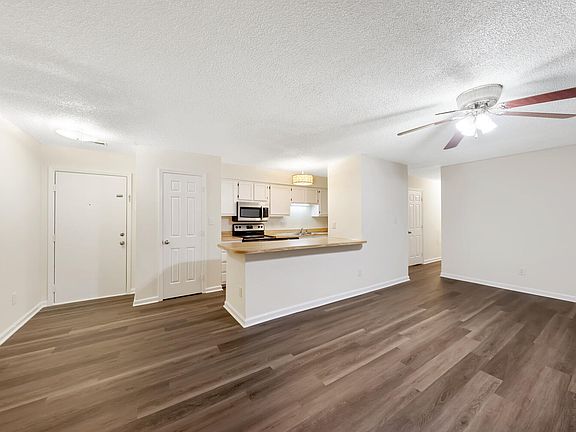3rd image of 1311 Park Glen Dr APT 104
