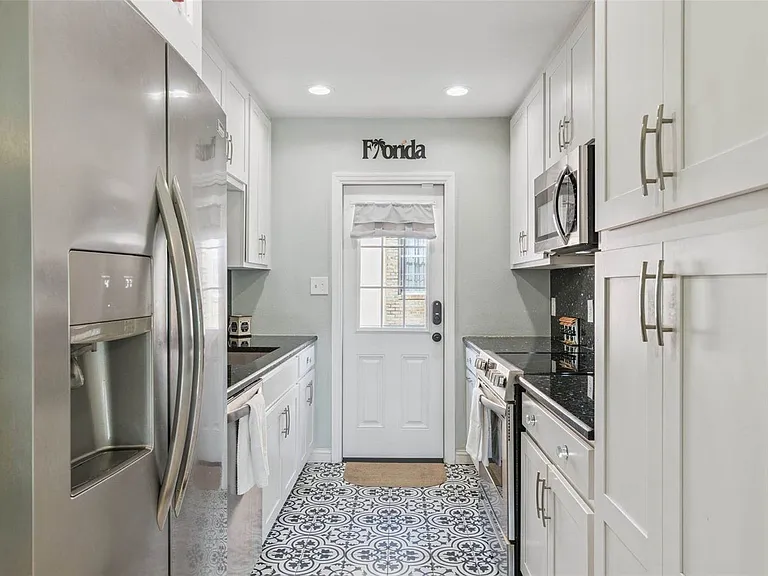 124 E Harding St — Photo 11