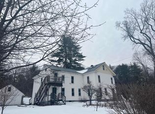 8 Pine St, Huntington, MA 01050