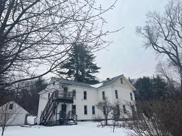 8 Pine St, Huntington, MA 01050