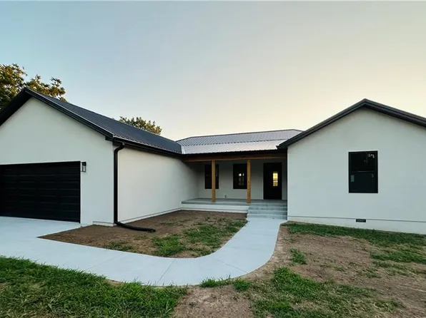285 N 200th St, Arma, KS 66712