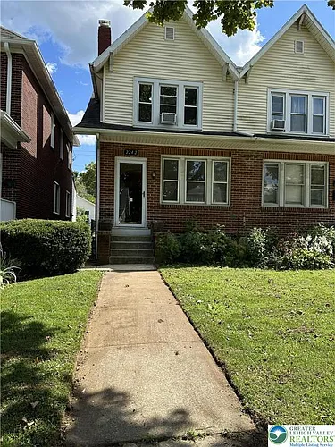 2242 Ferry St Photo 1