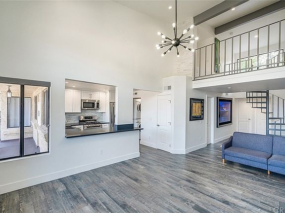 5th image of 1942 Grace Ave APT 124