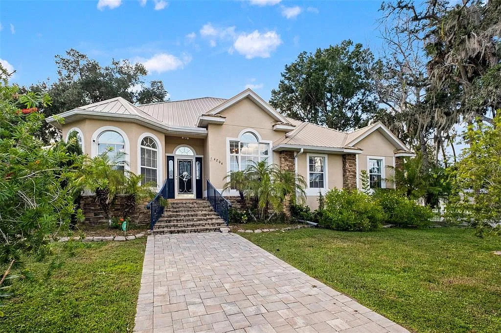 3 bed, 2.0 bath, 2244 sqft, $3,500 — Photo 3