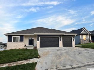 955 Elm Cir, Springfield, NE 68059