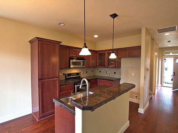 5th image of 17714 NE 36th Way