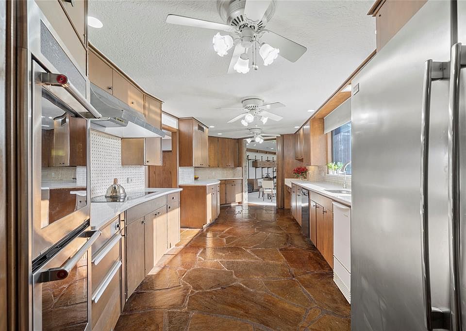 1st image of 2961 Twin Acres Dr