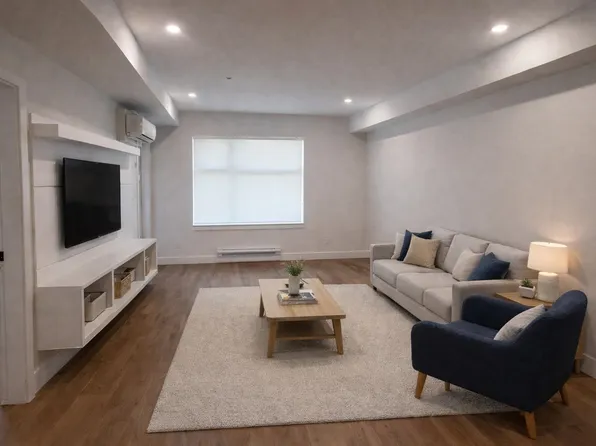 163 175a St #317, Surrey, BC V3Z 9T7