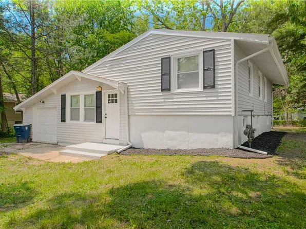 11300 Greenwood Rd, Kansas City, MO 64134