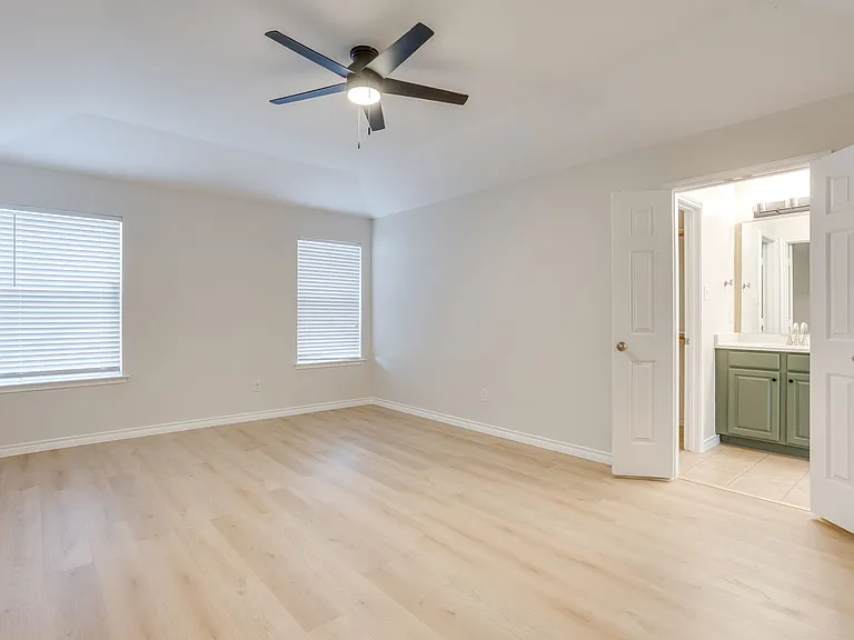 213 Carriage Dr — Photo 17
