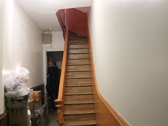 4th image of 217 Summit Ave