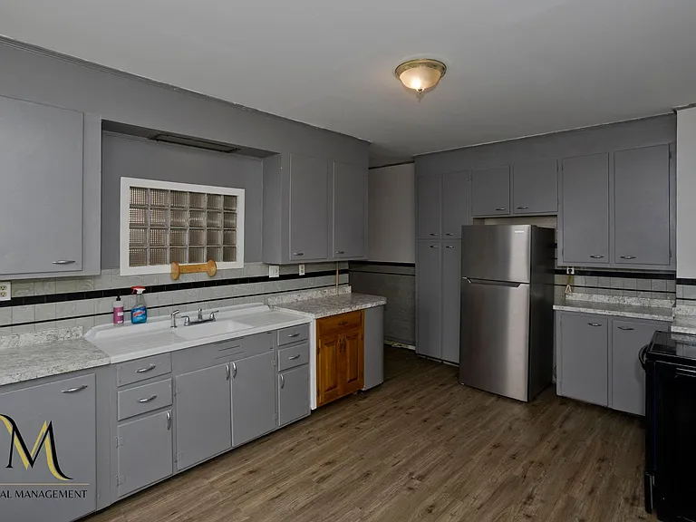 61 Hill St — Photo 17