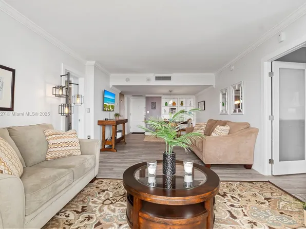 3625 N Country Club Dr APT 902, Aventura, FL 33180