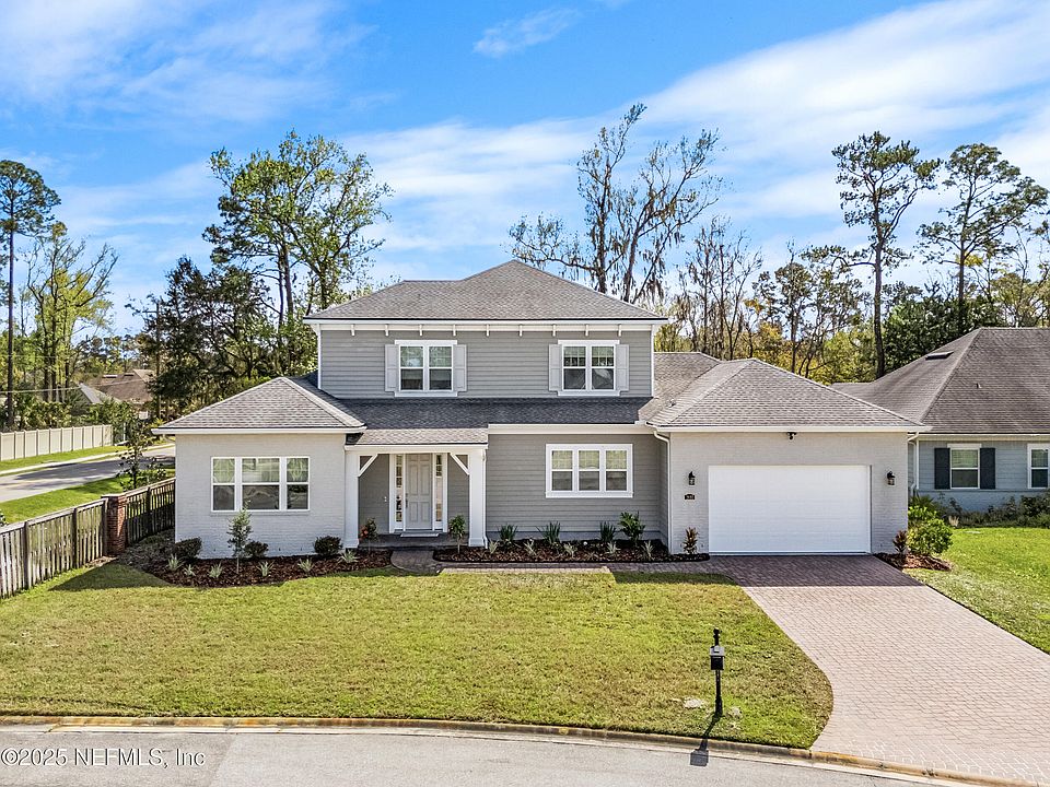 1st image of 2692 FAIRWAY FARMS Court