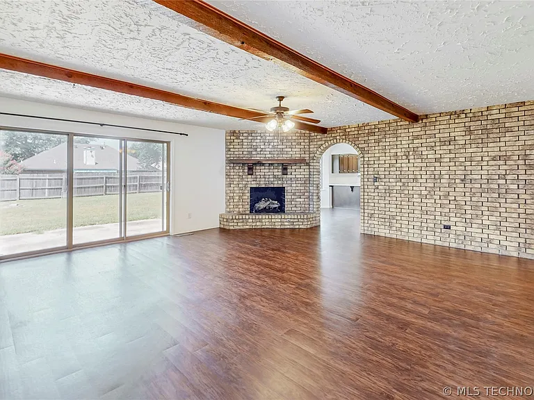 4004 S Maple Ave — Photo 7