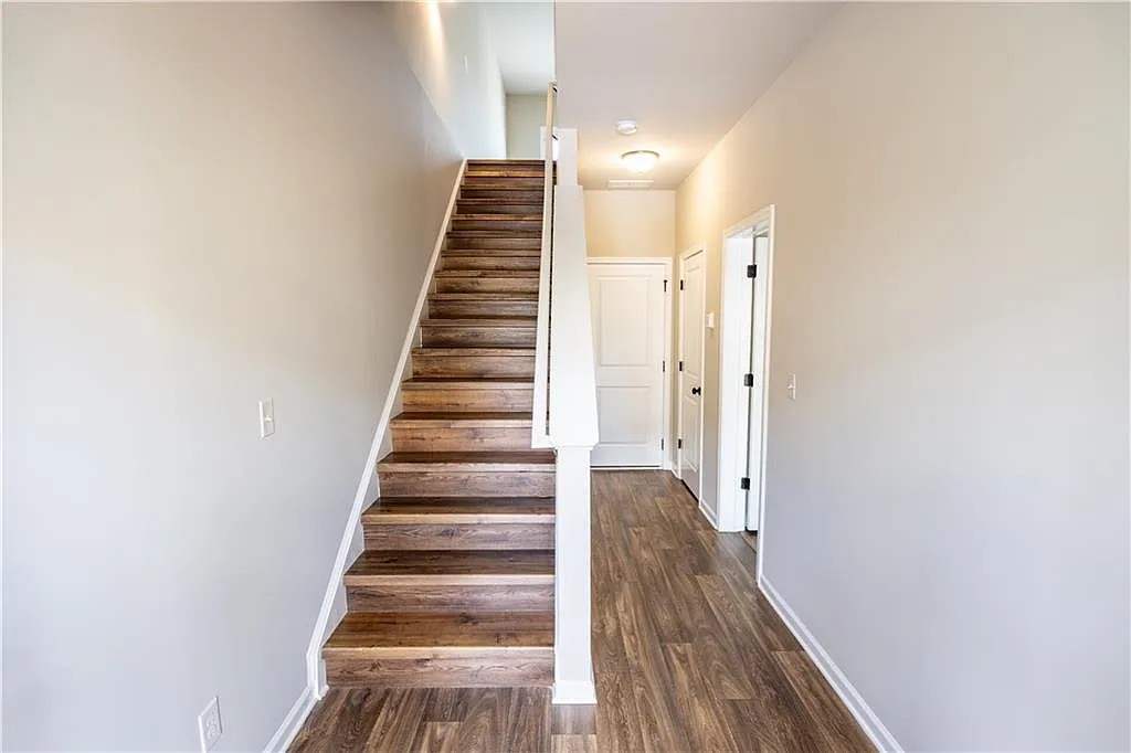 3 bed, 3.5 bath, 1520 sqft, $2,800 — Photo 3