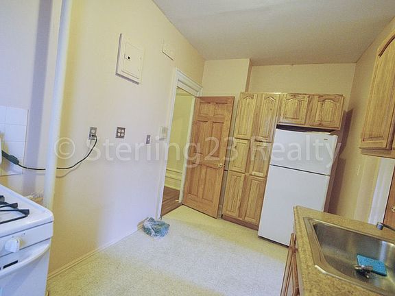 5th image of 3153 34th St APT 4F
