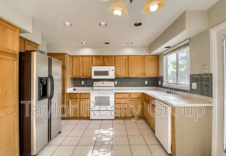 13460 Vine St — Photo 11