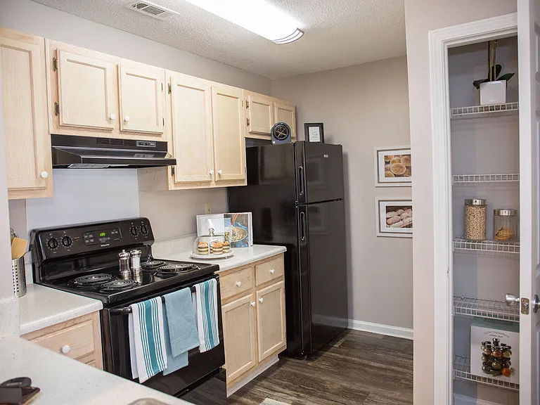 Scarlett Place Apartments — Photo 17