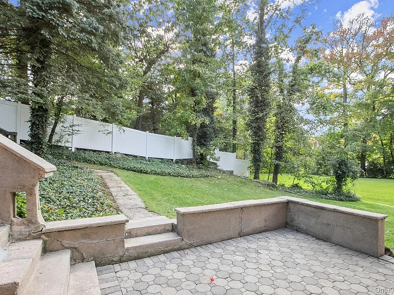 1341 Pelhamdale Ave — Photo 30